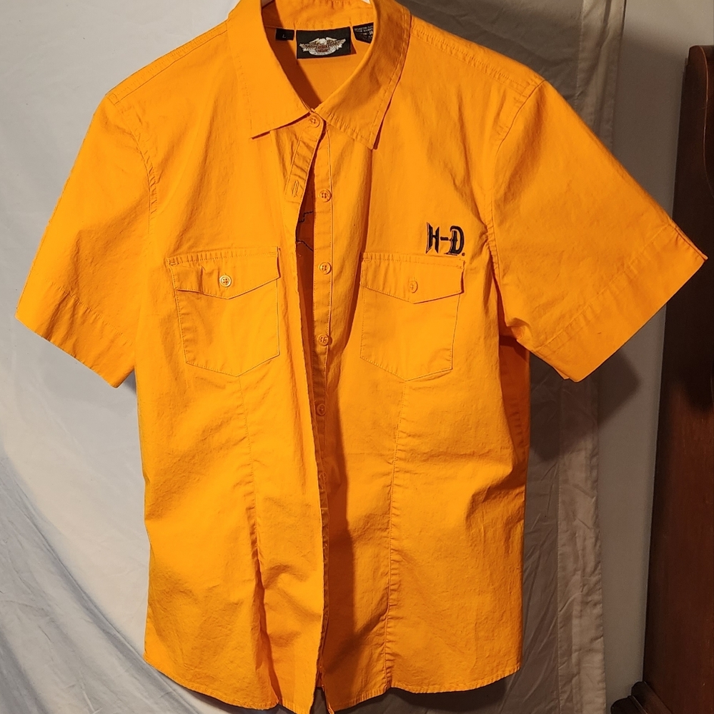 Harley Davidson Woman's fitted short sleeve button down!